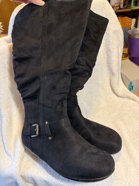 Women’s Tall Buckle Suede Boots - Black